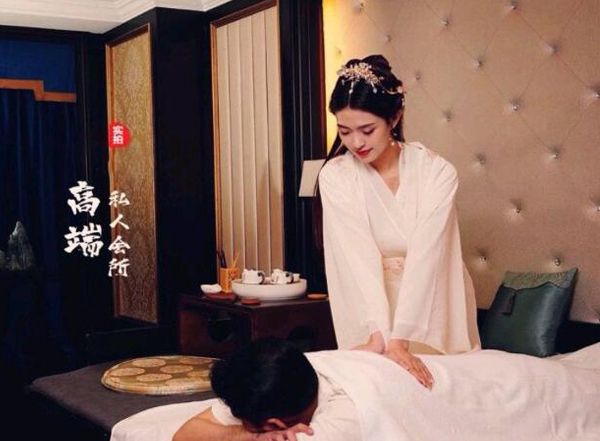 前天我在青岛黄岛一家养生会所，帮助你的身体慢慢放松